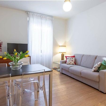 Joivy 1Br Apt In Isola With Stunning View To Bosco Verticale Milán Exterior foto