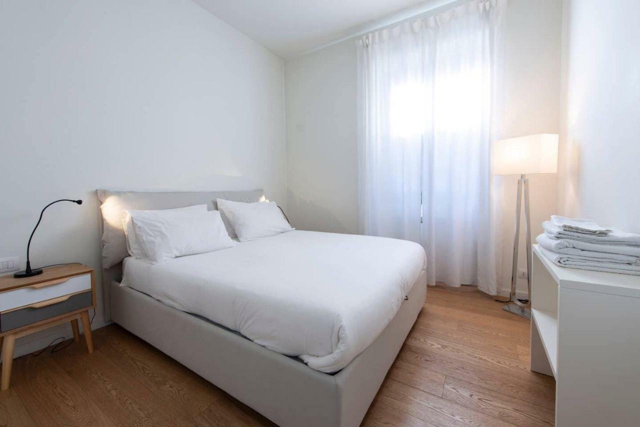 Joivy 1Br Apt In Isola With Stunning View To Bosco Verticale Milán Exterior foto